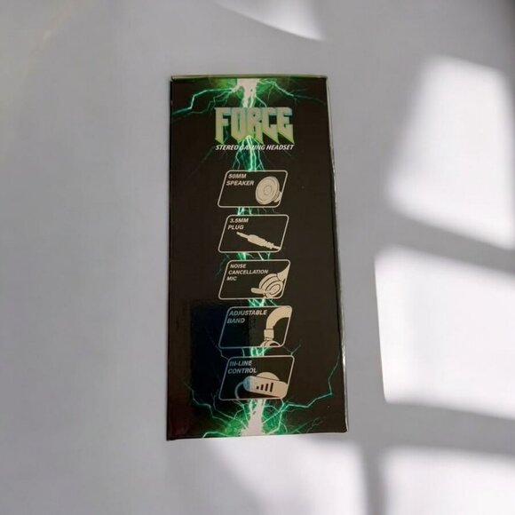 Gaming Headphones w/Microphone - Picture 4 of 6